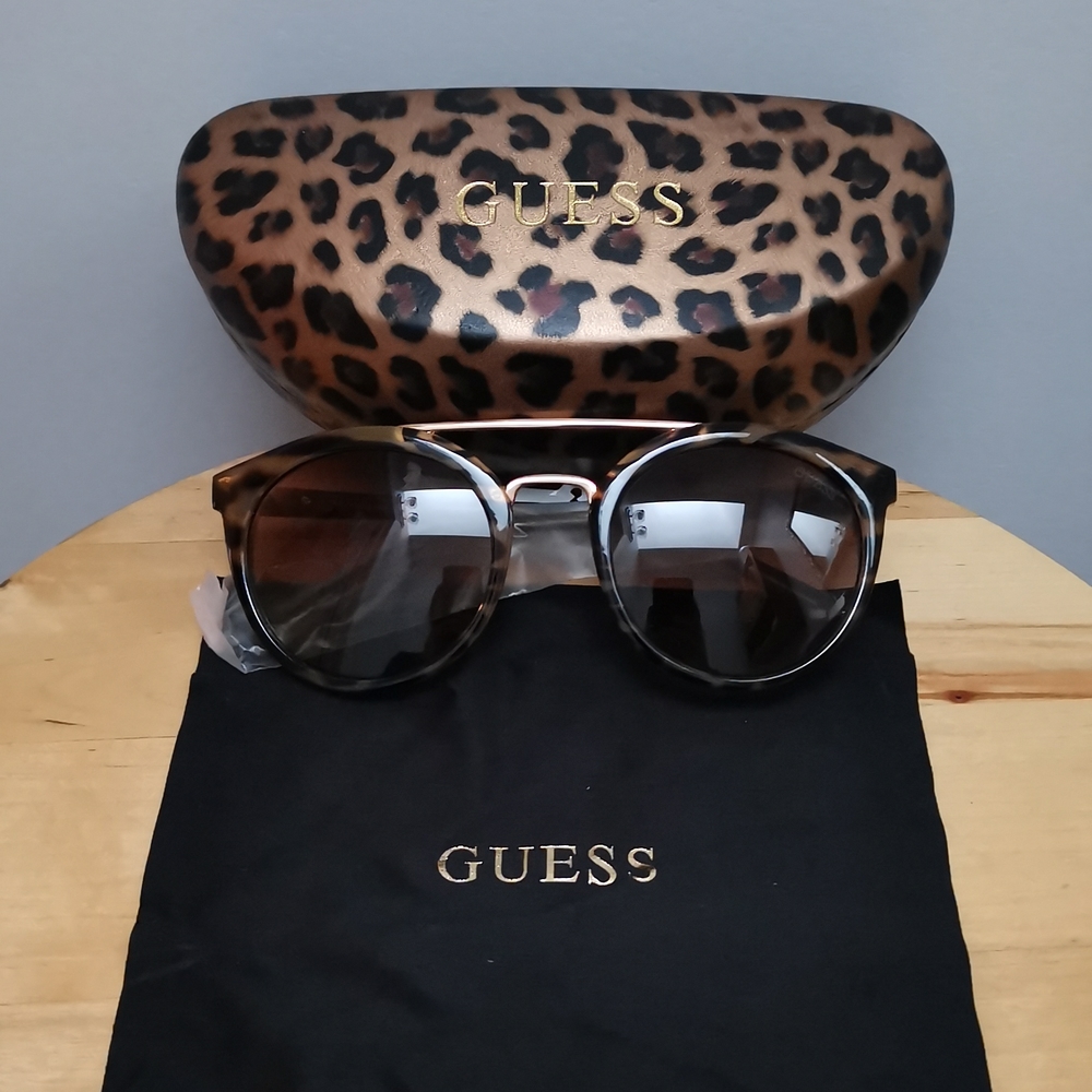 Guess leopard print sunglasses